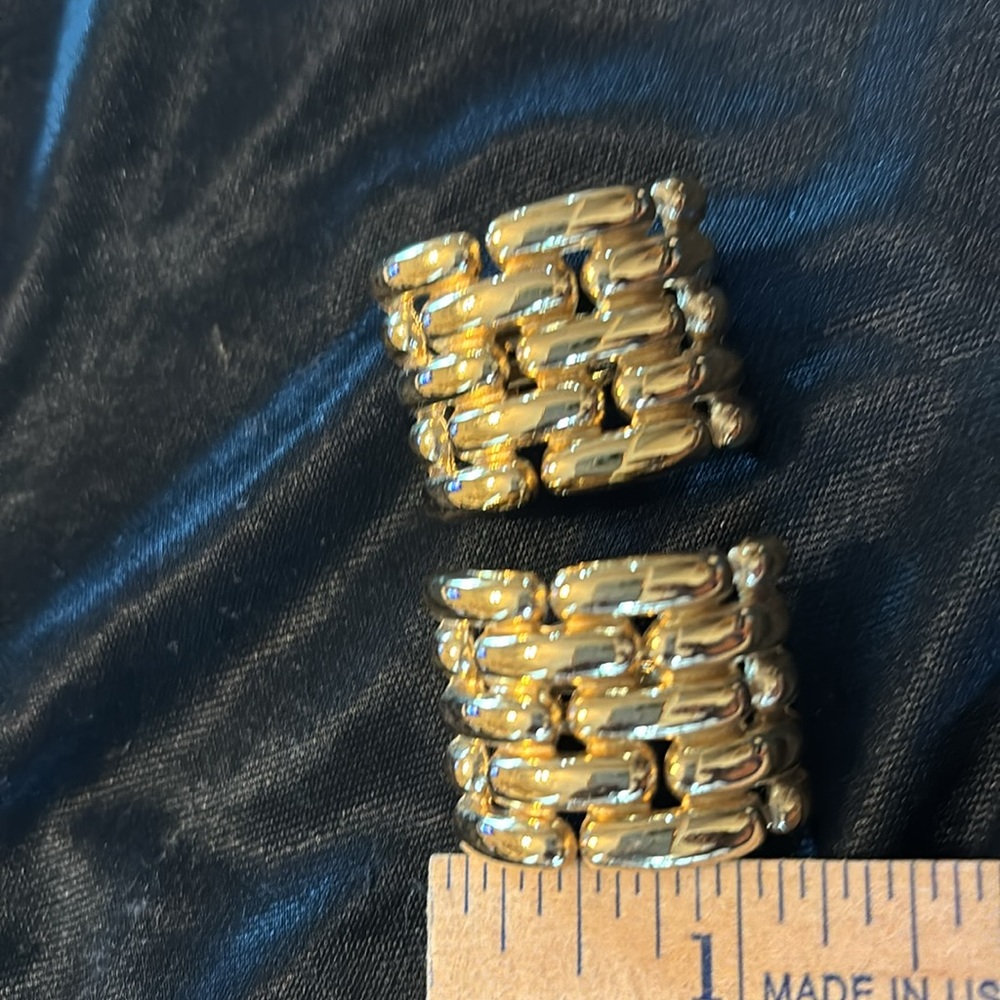 Givenchy Gold tone clip-on earrings - Picture 4 of 4